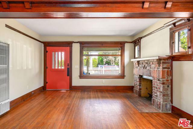 839 Milwood Avenue, Venice CA: https://media.crmls.org/mediaz/baee7848-5394-431f-a460-bddacebf8032.jpg