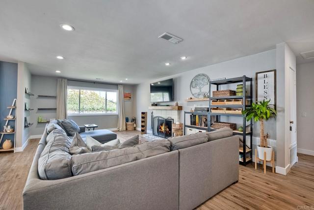 2760 Thunder Drive, Oceanside CA: https://media.crmls.org/mediaz/baef2392-f3f4-431c-a5e8-f597ef2aa9f5.jpg