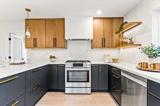 15640 Gardenia Way, Los Gatos CA: https://media.crmls.org/mediaz/baef825c-fbc1-4b27-8a7c-c68951d99b9f.jpg