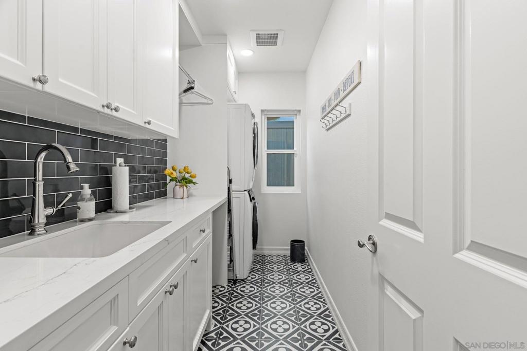 https://media.crmls.org/mediaz/baf098c5-08ca-490f-ab13-dec8c1e86bed.jpg?preset=X-Large