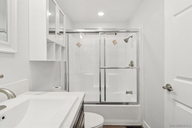 28890 Lilac Rd, Valley Center CA: https://media.crmls.org/mediaz/baf0c337-9adf-4dd0-8135-333191f8bbb4.jpg