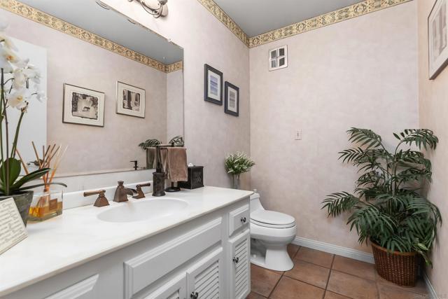 5353 Westknoll Dr, San Diego CA: https://media.crmls.org/mediaz/baf0cf98-3d01-433e-954c-97bd27859e4f.jpg
