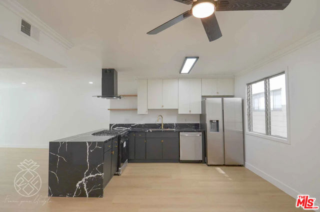 1247 Berkeley Street photo 5
