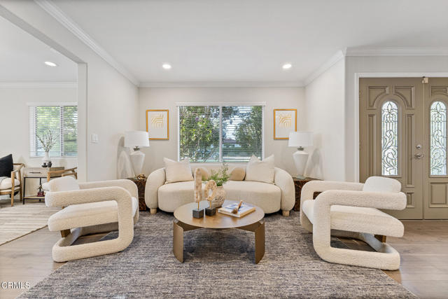 Detail Gallery Image 8 of 75 For 2820 San Pasqual St, Pasadena,  CA 91107 - 5 Beds | 5/1 Baths