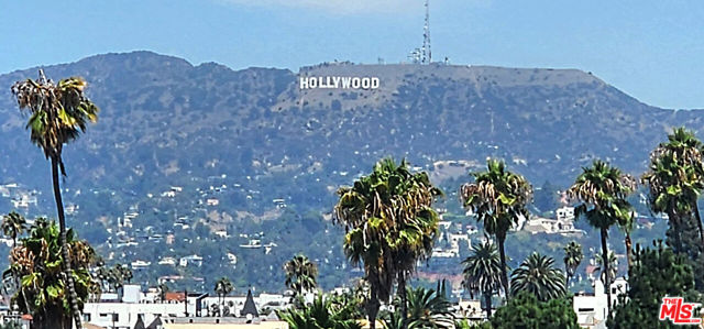 105 S Mariposa Avenue, Los Angeles CA: https://media.crmls.org/mediaz/baf126e0-6d55-4ab6-b69b-05902435ed62.jpg