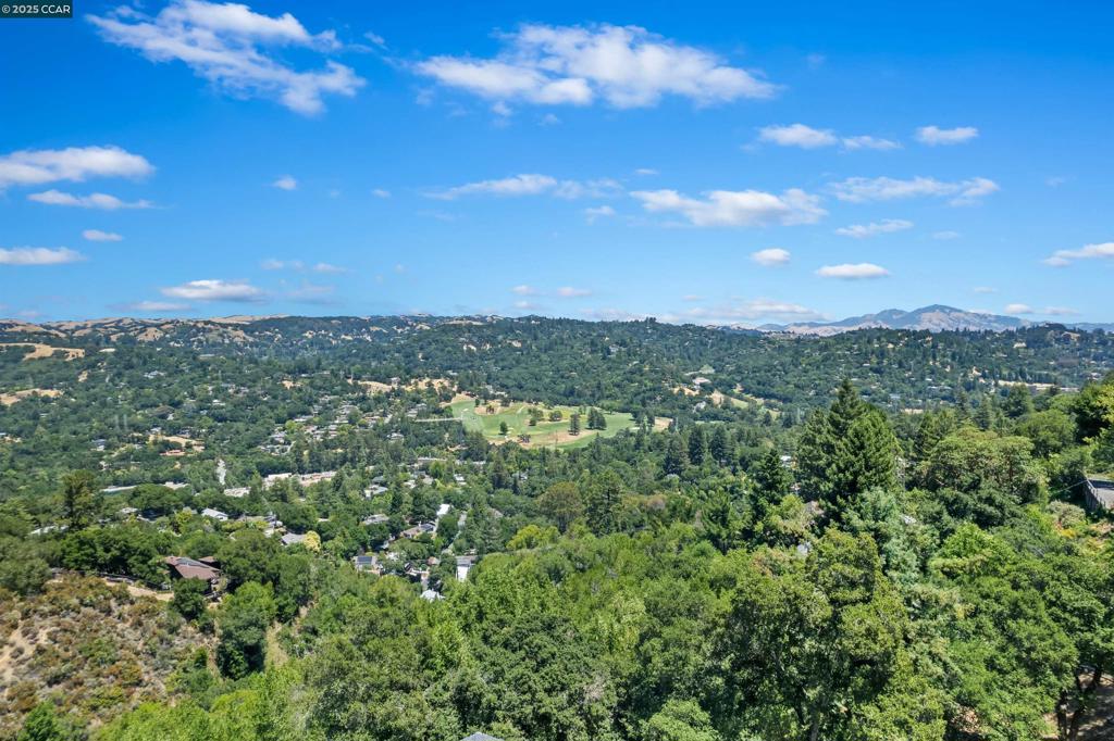 https://media.crmls.org/mediaz/baf17c7a-c588-4b8d-bc82-faf5710926a3.jpg?preset=X-Large