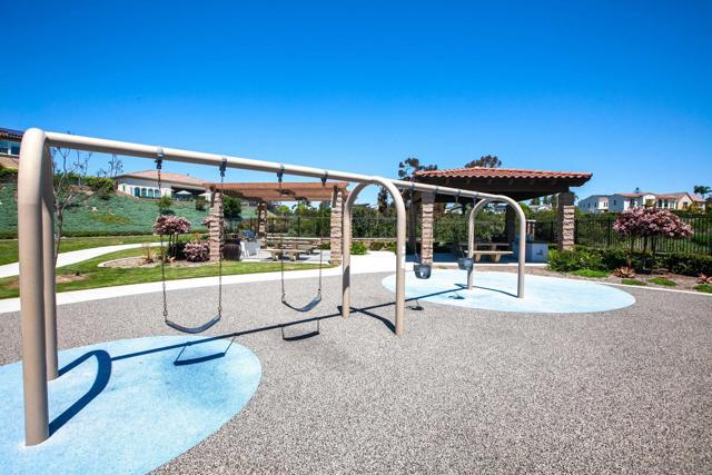 4719 Crespi Ct, Carlsbad CA: https://media.crmls.org/mediaz/baf236c5-1933-46ea-a553-5797f5ac50be.jpg