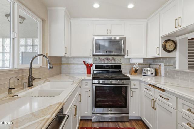 Detail Gallery Image 17 of 40 For 2825 Panama Dr, Oxnard,  CA 93035 - 3 Beds | 3 Baths