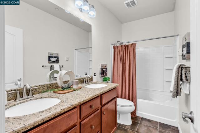 6983 Alamo Creek Trl, Dublin CA: https://media.crmls.org/mediaz/baf2fcaf-02f4-4ded-9e37-1af1c850057f.jpg