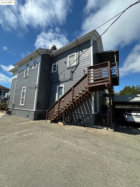 1520 Willow St, Alameda CA: https://media.crmls.org/mediaz/baf3502f-d308-4d5c-940b-fdfe5ab126ec.jpg