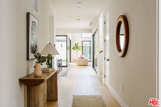 3076 Glenhurst Avenue, Los Angeles CA: https://media.crmls.org/mediaz/baf35102-493f-473e-adfb-40369d1725c7.jpg