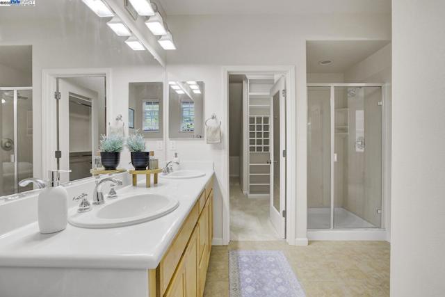 5092 Fioli Loop, San Ramon CA: https://media.crmls.org/mediaz/baf49a5c-b048-46d7-8db7-2bbbffcaabe3.jpg