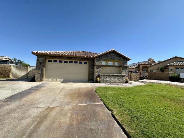 3827 Sandy Point Drive, Blythe CA: https://media.crmls.org/mediaz/baf4a173-f4da-440d-98ee-7c5f9cbff22c.jpg