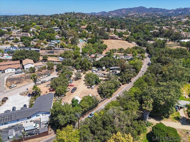 1960 Buena Creek Rd, Vista CA: https://media.crmls.org/mediaz/baf4ae7d-f39f-407b-a25d-97305b0a2e45.jpg