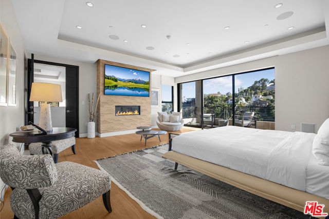 2501 Zorada Drive, Los Angeles CA: https://media.crmls.org/mediaz/baf4b313-f4d8-4314-80ca-86020c485896.jpg