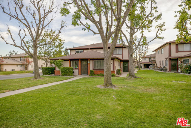 1102 W Calle Del Sol, Azusa CA: https://media.crmls.org/mediaz/baf4ccde-fb66-43ae-ad4b-39a90369c737.jpg