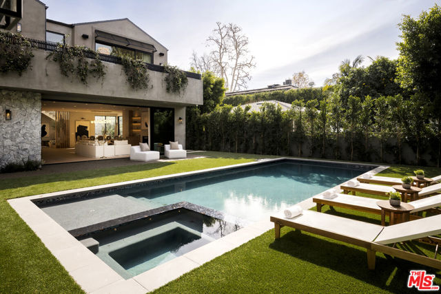 4165 Nagle Avenue, Sherman Oaks CA: https://media.crmls.org/mediaz/baf4cd06-cd8c-42cd-96d8-006103bf06de.jpg