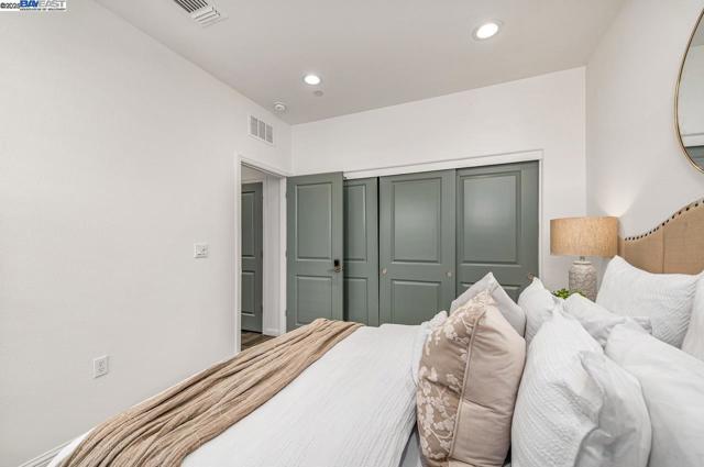 4338 Healdsburg Way, Dublin CA: https://media.crmls.org/mediaz/baf4ffc6-9f9f-49db-9828-b54b221af3c1.jpg