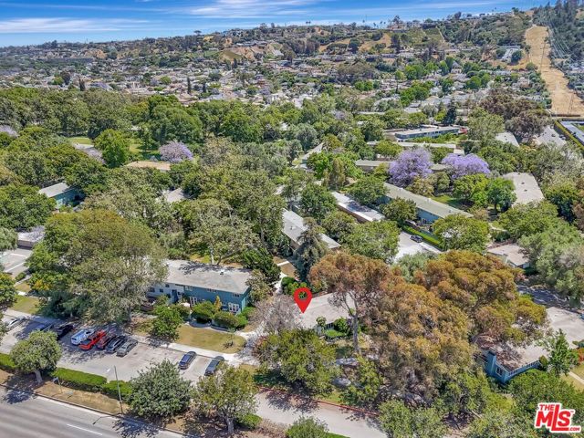 5513 Village, Los Angeles CA: https://media.crmls.org/mediaz/baf4ffce-6c6a-43ff-8d00-b93cc8b45011.jpg