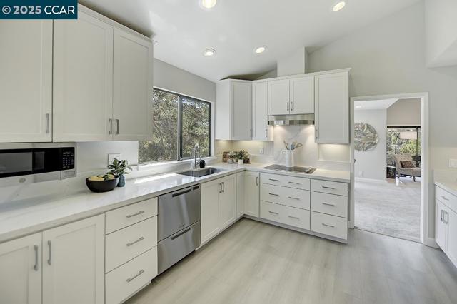 3612 Rossmoor Parkway, Walnut Creek CA: https://media.crmls.org/mediaz/baf5732f-a742-4e63-a384-d02dc2fb393d.jpg