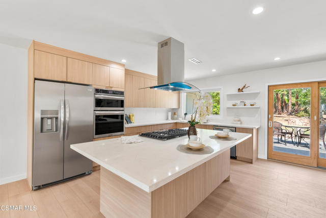 3167 Waco Avenue, Simi Valley CA: https://media.crmls.org/mediaz/baf58b5f-5dd7-4639-a309-2cbae6d6c2ad.jpg