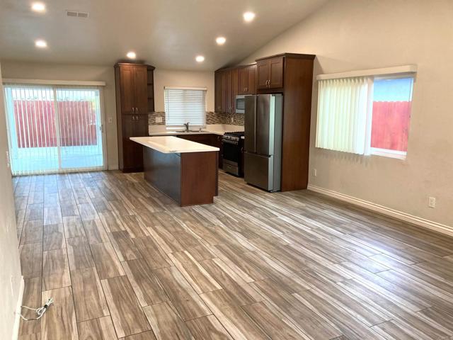 Detail Gallery Image 6 of 26 For 7561 Skyline Dr, San Diego,  CA 92114 - 3 Beds | 2 Baths