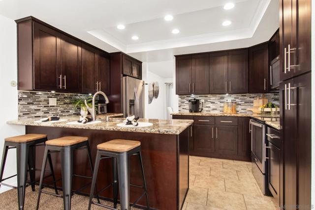 5637 Lake Murray Blvd, La Mesa CA: https://media.crmls.org/mediaz/baf60f27-639e-4bc7-ab26-dc92e67ba14e.jpg