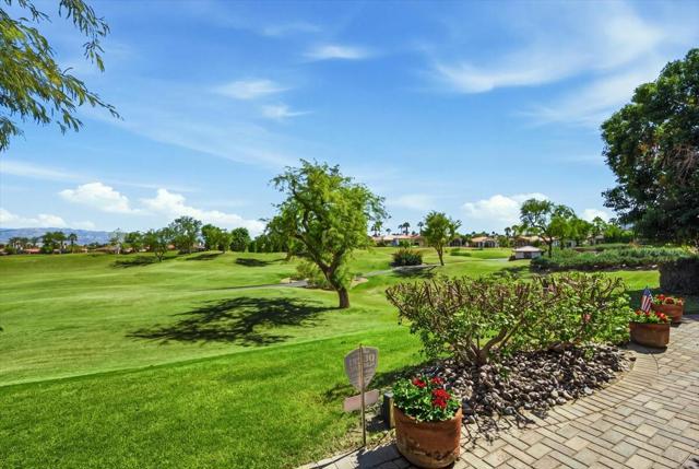 384 Tomahawk Drive, Palm Desert, CA 92211