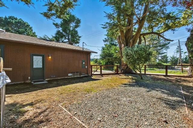 430 Marine Boulevard, Moss Beach CA: https://media.crmls.org/mediaz/baf76522-b025-492c-b681-929d9e54bec5.jpg
