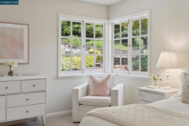 645 Los Palos Dr, Lafayette CA: https://media.crmls.org/mediaz/baf7adc1-e460-4001-b126-62d13bf907f5.jpg