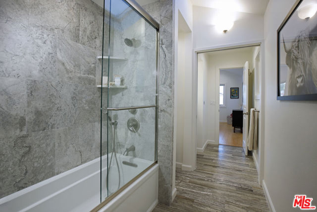 426 S Swall Drive, Beverly Hills CA: https://media.crmls.org/mediaz/baf7be52-ff9e-476b-82e3-432fa09cf493.jpg