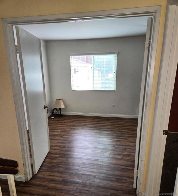 1552 Merlot Ct, Vista CA: https://media.crmls.org/mediaz/baf81948-1760-4e86-af94-2a73b4695f07.jpg