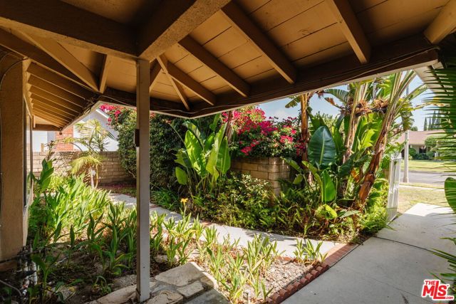 19121 Kenya Street, Porter Ranch CA: https://media.crmls.org/mediaz/baf82ca1-62a6-4b7f-9068-8fbdf4f40a36.jpg