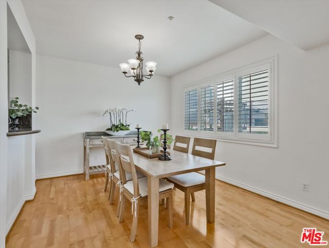 320 S Willaman Drive, Los Angeles CA: https://media.crmls.org/mediaz/baf88574-16e7-45ed-9b8f-192ba76fbe2d.jpg