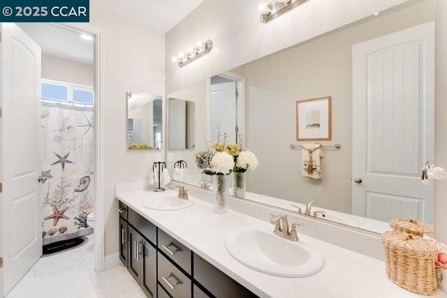 363 Fletcher Lane, Brentwood CA: https://media.crmls.org/mediaz/baf8e621-4f6b-4646-85a7-b18adb37fa88.jpg