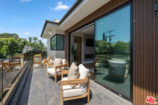 4299 Elmer Avenue, Studio City CA: https://media.crmls.org/mediaz/baf91fcd-82c6-4b79-bcce-04a9aa44b9be.jpg
