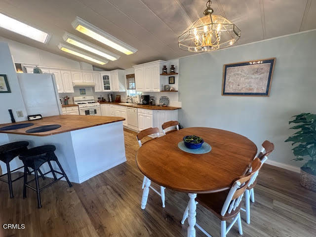 4501 W Channel Islands Boulevard, Oxnard CA: https://media.crmls.org/mediaz/baf96a0b-bb27-4437-ae1f-19532b3714a2.jpg