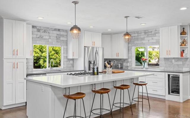 Detail Gallery Image 7 of 35 For 2528 Windmill View Rd, El Cajon,  CA 92020 - 4 Beds | 2 Baths