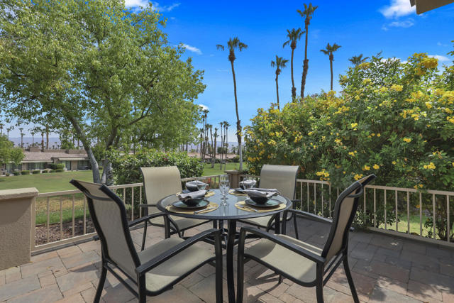 76676 Chrysanthemum Way, Palm Desert CA: https://media.crmls.org/mediaz/bafa3967-1781-44ca-b8b3-55b93a3d971a.jpg