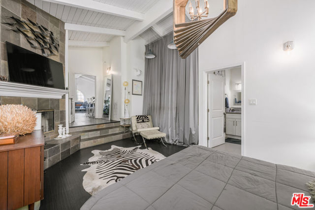 2225 N Cahuenga Boulevard, Los Angeles CA: https://media.crmls.org/mediaz/bafa909f-1585-4c60-99c8-692c17462342.jpg