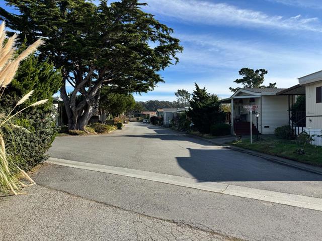 23 Sea Breeze Drive, Half Moon Bay CA: https://media.crmls.org/mediaz/bafac1bf-b251-4cae-b6fb-f44afeac87ae.jpg
