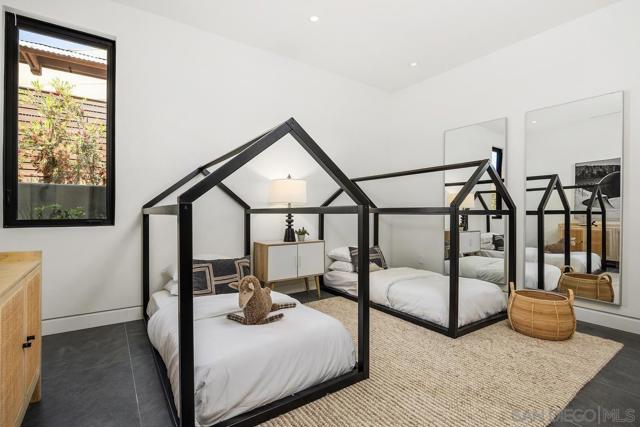 147 S Rios, Solana Beach CA: https://media.crmls.org/mediaz/bafad33f-2b51-4afc-ae82-8ad5e785927a.jpg