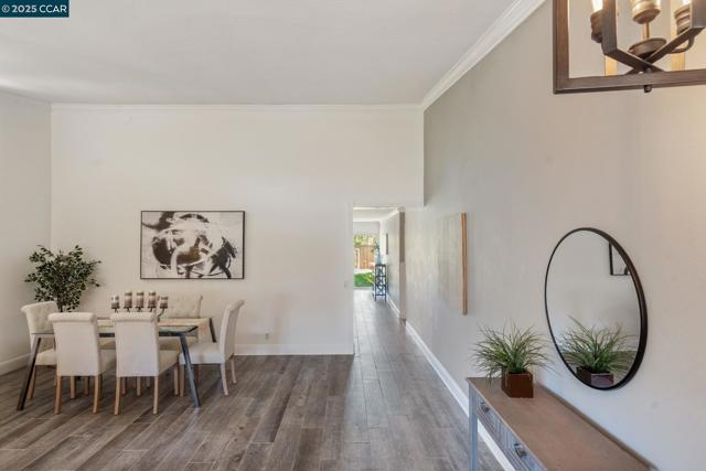 4672 N Larwin Ave, Concord CA: https://media.crmls.org/mediaz/bafaf81e-3ba9-457f-beec-a3bf186208ac.jpg