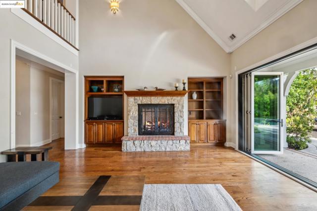 21 Samantha Dr, Lafayette CA: https://media.crmls.org/mediaz/bafafca8-c0d0-43a9-ae36-9599cf91b9db.jpg