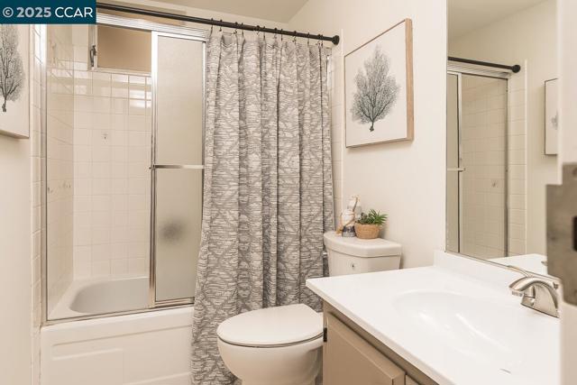 881 Autumn Dr, Walnut Creek CA: https://media.crmls.org/mediaz/bafb97e1-5f79-467d-b984-fdec73a87788.jpg