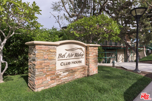 2748 Bottlebrush Drive, Los Angeles CA: https://media.crmls.org/mediaz/bafc53a4-e6e6-48f4-8ece-25daa2f1cf81.jpg