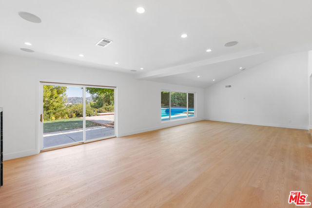 4344 Gayle Drive, Tarzana CA: https://media.crmls.org/mediaz/bafc801c-aefa-4dc7-bdba-b042eb511fb4.jpg