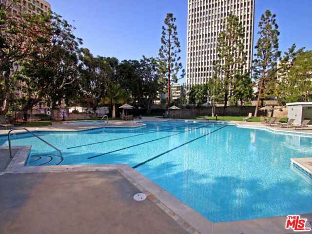 800 W 1st Street, Los Angeles CA: https://media.crmls.org/mediaz/bafc889a-06b8-4b8e-8078-18b89a478f9a.jpg