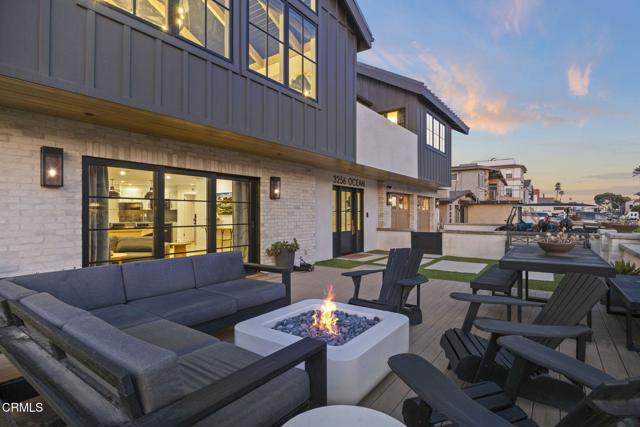 3256 Ocean Drive, Oxnard CA: https://media.crmls.org/mediaz/bafcfb30-dd7d-4518-a65a-966e5023e6a0.jpg