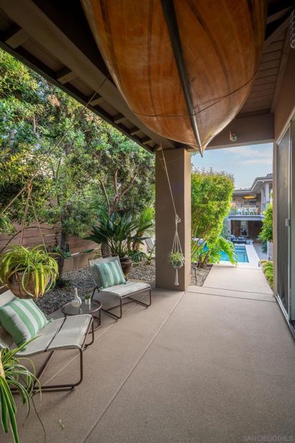 1521 Neptune Ave, Encinitas CA: https://media.crmls.org/mediaz/bafdbe7b-4cea-42f7-a92f-931fc0b661b3.jpg